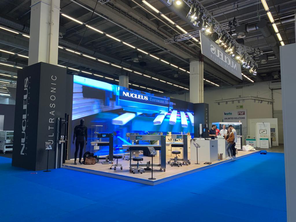 17-Fertiger Messestand